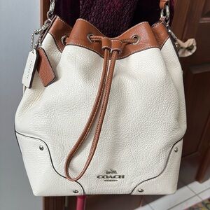 Coach  Mickie drawstring shoulder bag  pebbled leather ivory/brown Silvertone